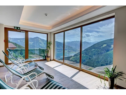 Hundehotel - Pools: Schwimmteich - Relaxen Sie in unserer Wellness Alm mit Bio Sauna, Finnischer Sauna, Dampfbad und Ruheraum mit herrlichen Ausblick auf den Zeller See - Berghotel Jaga Alm