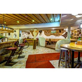Urlaub-mit-Hund: Restaurant mit Bar
... ideal um Ihren Urlaubstag ausklingen zu lassen - Berghotel Jaga Alm 