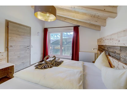 Hundehotel - Pools: Schwimmteich - Zimmer mit Panoramablick zum See und die Berger - Berghotel Jaga Alm