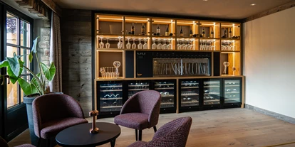 Hundehotel - Ofterschwang - Genießen Sie ein leckeres Glas Wein in unserer Weinlounge. - Hotel Sommer