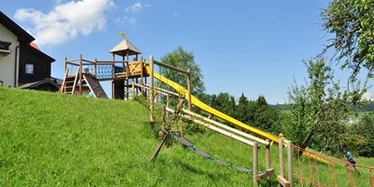 Hundehotel - Doggies: 3 Doggies - Sankt Martin am Tennengebirge - gelbe Riesenrutsche für unsere kleinen Gäste - Hotel-Gasthof Am Riedl GmbH