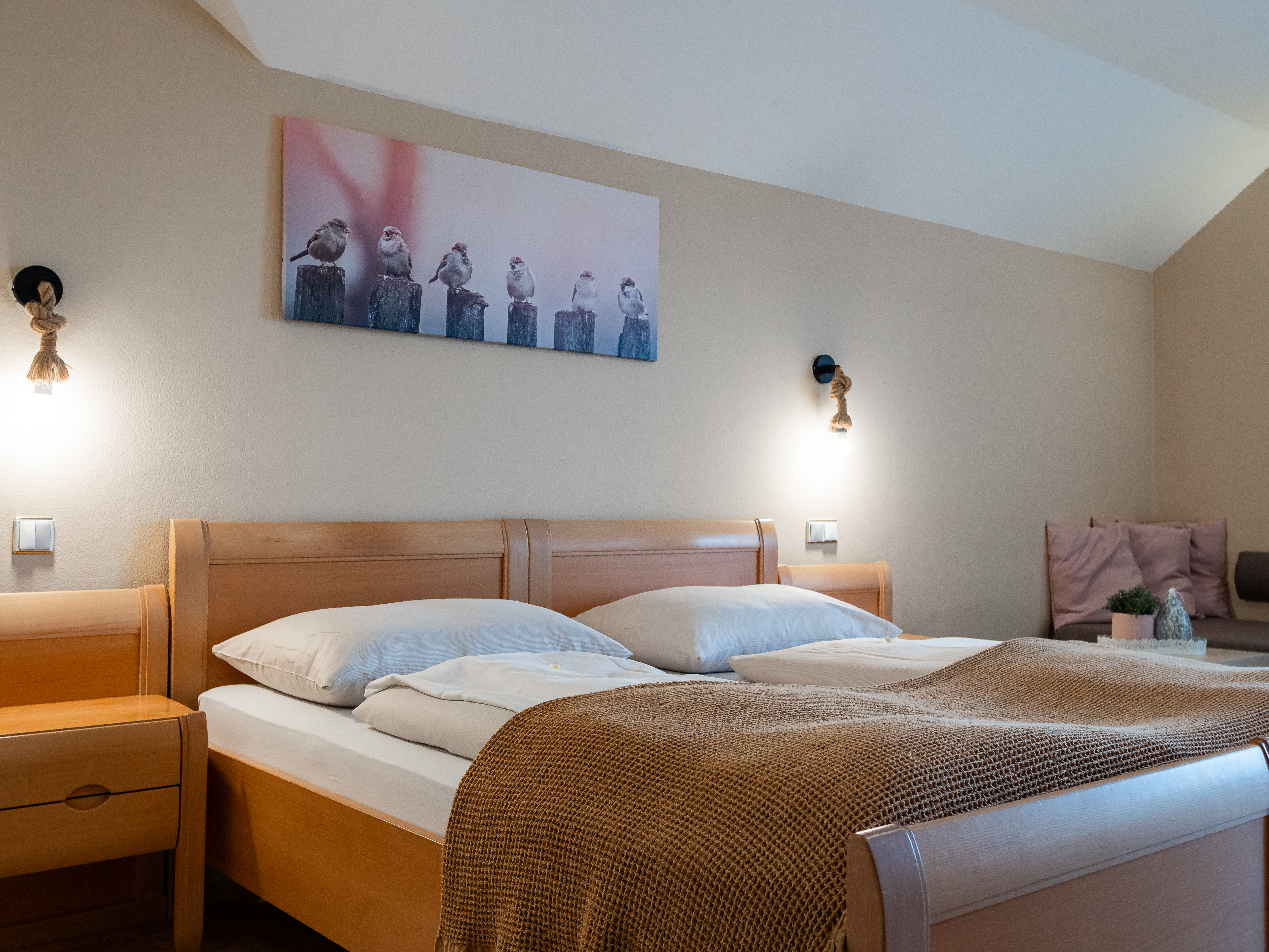 Urlaub-mit-Hund: Vierbettzimmer (Symbolfoto) - Hotel-Gasthof Am Riedl GmbH - Wohnen | Schlafen