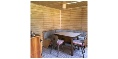 Hundehotel - Tauplitz - Zusätzliche Gartenhütte mit kleiner Außenküche und Weber Holzkohlegrill - Haus Tauplitz