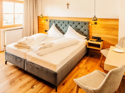 Hundehotel - Pools: Schwimmteich - Doppelzimmer superior  - Natur.Genuss.Hotel - Sonnasita