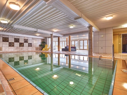 Hundehotel - Doggies: 3 Doggies - Wasser und Wärme zum wachsen. 
 - Hotel der Bäume