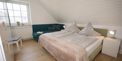 Hundehotel - Mikrowelle - Grömitz - Schlafzimmer OG - Ferienhaus Wiesenblick
