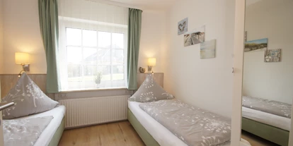 Hundehotel - Mikrowelle - Grömitz - Schlafzimmer EG - Ferienhaus Wiesenblick