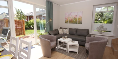 Hundehotel - Mikrowelle - Grömitz - EG Wohnzimmer und offene Küche - Ferienwohnung Krähenberg