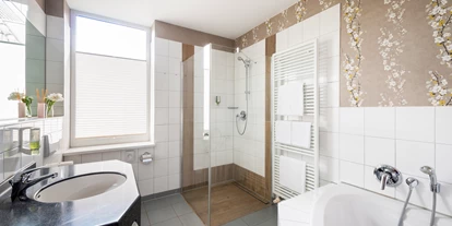 Hundehotel - Verpflegung: Halbpension - Bremen-Stadt - Suite - Badezimmer - Hotel Munte am Stadtwald - MUNTE - Wellnesshotel am Stadtwald