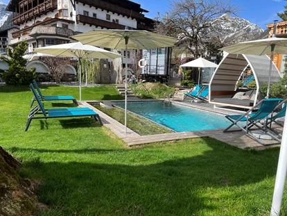 Hundehotel - Pools: Schwimmteich - Toller Natur Pool  - Alpenhotel Tyrol - 4* Adults Only Hotel am Achensee