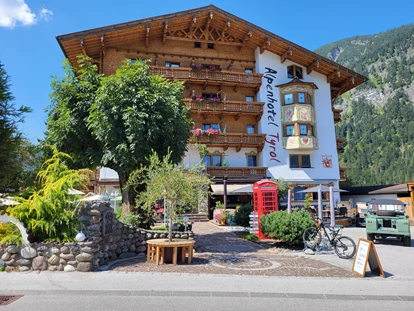 Hundehotel - Pools: Schwimmteich - Wunderschönes Hotel. - Alpenhotel Tyrol - 4* Adults Only Hotel am Achensee