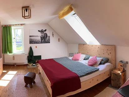 Hundehotel - Pools: Schwimmteich - Zimmer Gartenblick  - Naturforsthaus