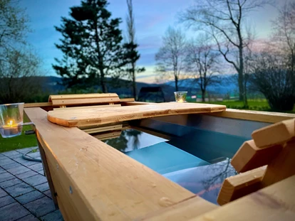 Hundehotel - Pools: Schwimmteich - Naturforsthaus