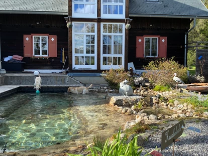 Hundehotel - Pools: Schwimmteich - Naturforsthaus