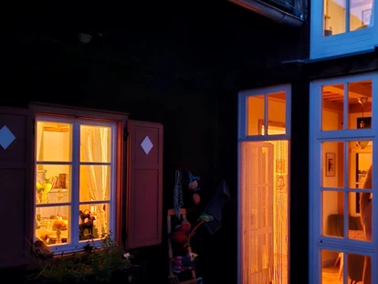 Hundehotel - Pools: Schwimmteich - Das Haus , abendlichen Blick - Naturforsthaus