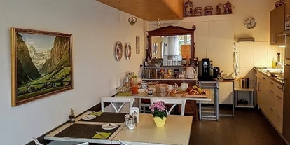 Hundehotel - WLAN - Saanenmöser - Teil vom Frühstücks- und Aufenthaltsraum - Chalet-Gafri BnB - die traditionelle Frühstückspension