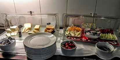 Hundehotel - WLAN - Saanenmöser - Teil vom Frühstücksbuffet - Chalet-Gafri BnB - die traditionelle Frühstückspension