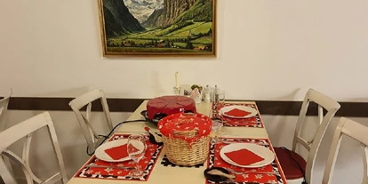 Hundehotel - WLAN - Saanenmöser - Essraum mit Aussenterrasse - Chalet-Gafri BnB - die traditionelle Frühstückspension