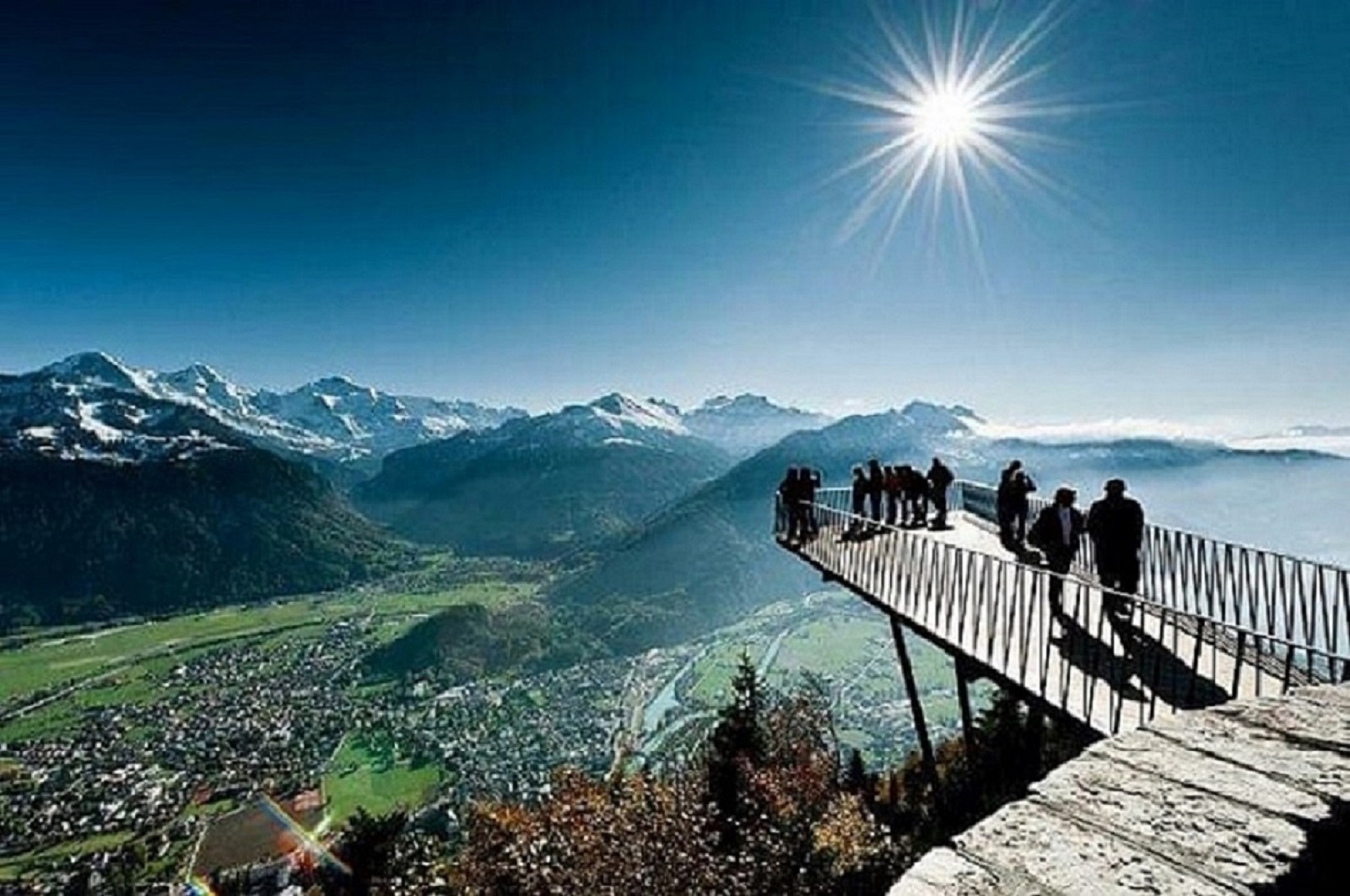 Urlaub-mit-Hund: Harder Kulm - Aussichtspunkt - Chalet-Gafri BnB - die traditionelle Frühstückspension 