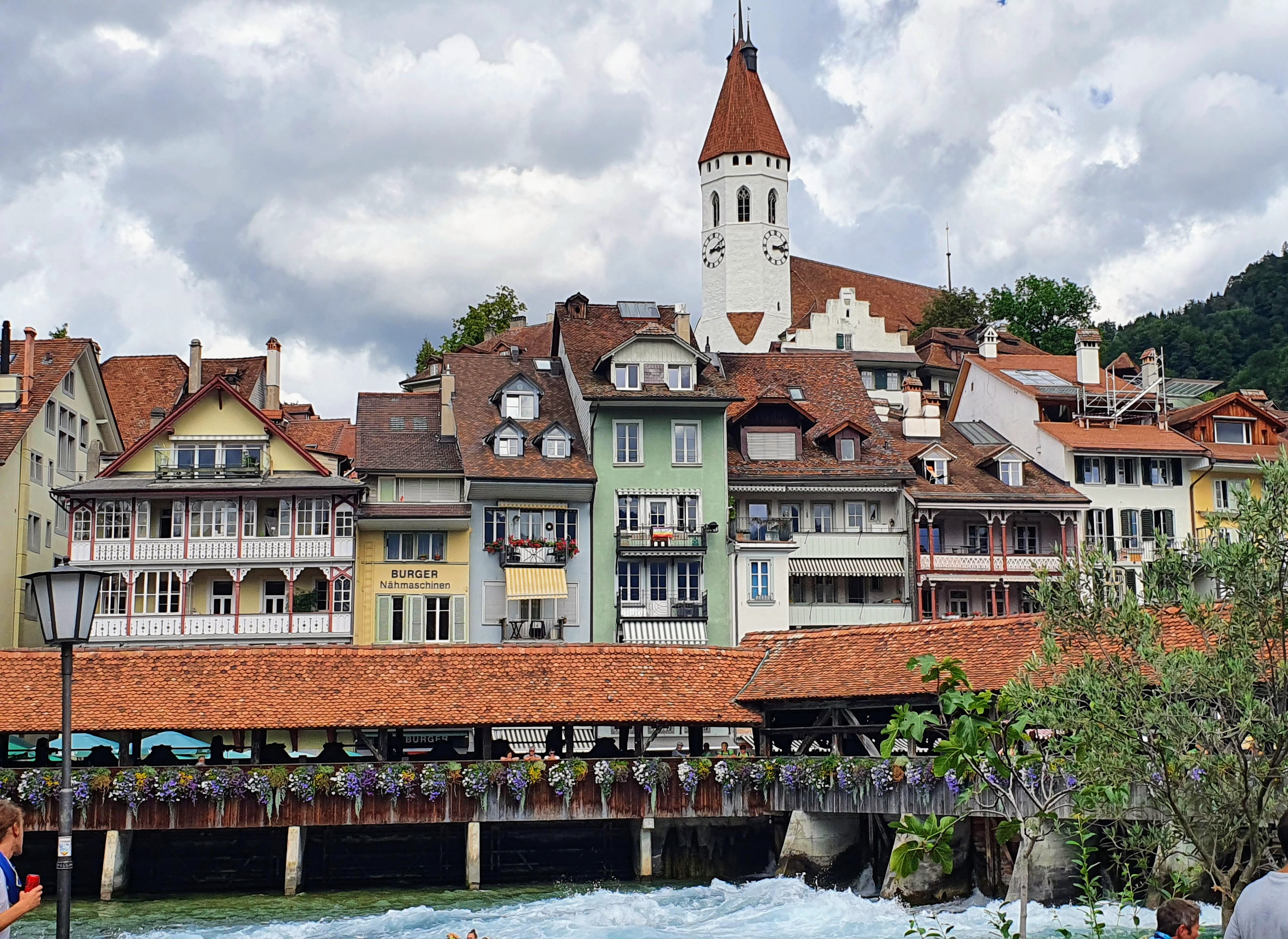Urlaub-mit-Hund: Thun - Altstadt und Schloss - Chalet-Gafri BnB - die traditionelle Frühstückspension 