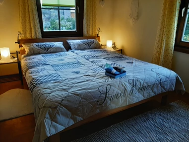 Ferienhaus mit Hund: In einem Holzhäuschen lässt es sich wunderbar ruhig schlafen, Bett und Matratzen sind herrlich!! Das wurde uns von unseren Stammgästen immer wieder bestätigt!! - Ferienhaus Harmonie