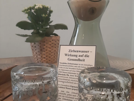 Ferienhaus mit Hund: Unser Zirbenwasser -  wirkt beruhigend, stimmungsaufhellend, Immunsystem-steigernd,Schmerz-u.Entzündungshemmend! Es ist auch ein einmaliges Geschmackserlebnis!! Sollte man mal probieren!! - Ferienhaus Harmonie