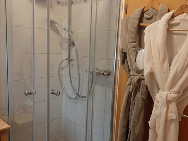 Ferienhaus mit Hund: Eine Regendusche und kuschelige Bademäntel nach der Dusche.. ist ein Muß!!! - Ferienhaus Harmonie