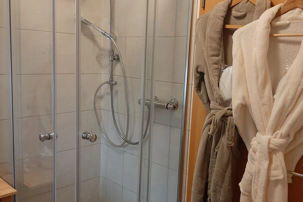 Ferienhaus mit Hund: Eine Regendusche und kuschelige Bademäntel nach der Dusche.. ist ein Muß!!! - Ferienhaus Harmonie