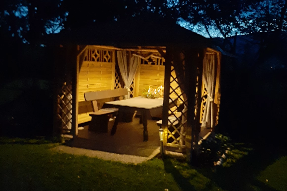 Ferienhaus mit Hund: Abendstimmung im gemütlichen Pavillon!! - Ferienhaus Harmonie