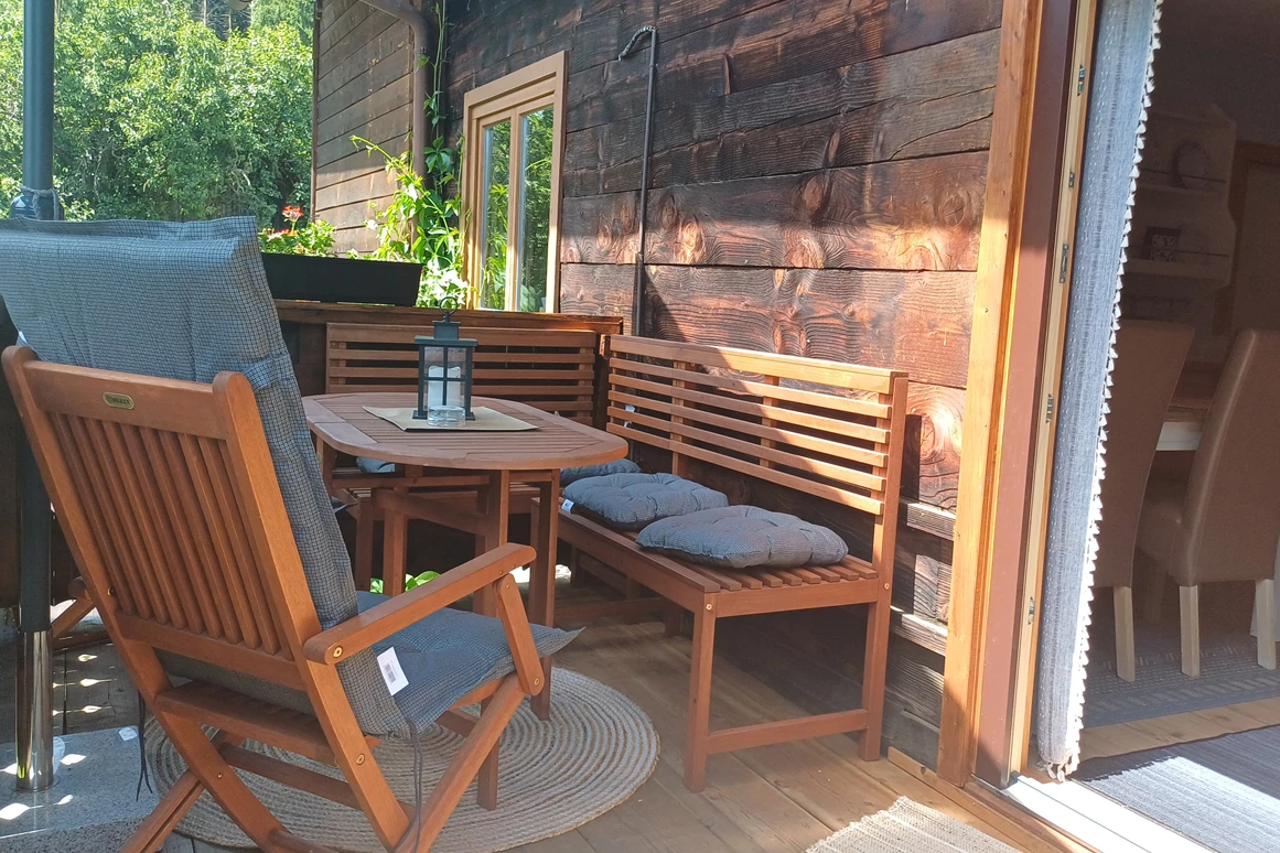 Ferienhaus mit Hund: direkt an der Küchenztür zum Garten gibt es eine gemütliche Frühstücksecke! - Ferienhaus Harmonie