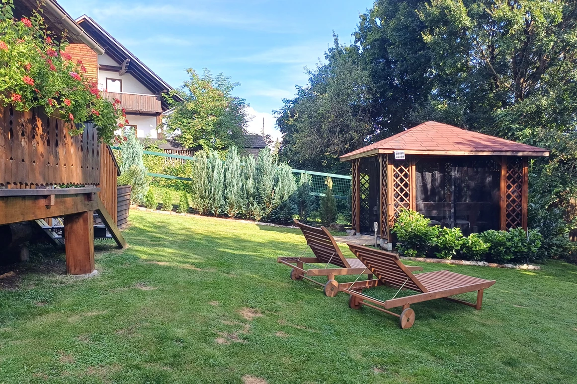 Ferienhaus mit Hund: Garten mit Pavillon  - Ferienhaus Harmonie