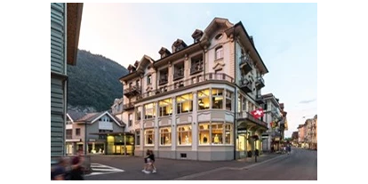 Hundehotel - WLAN - Saanenmöser -   THE HEY HOTEL - Aussenansicht - THE HEY HOTEL