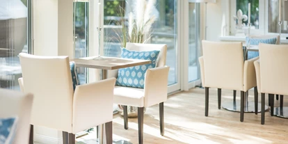 Hundehotel - Trink-/Fressnapf: im Zimmer - Langenhorn - Leckere gekühlte Getränke sowie eine kleine Auswahl an Weinen und Snacks stehen Ihnen in unserer Lounge rund um die Uhr zur Selbstbedienung zur Verfügung. - Das Frühstückshotel SPO