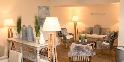 Hundehotel - Verpflegung: Frühstück - Tönning - In unserer Lounge können Sie jederzeit ein spannendes Buch lesen, sich mit Freunden zum Plausch treffen, in Ruhe entspannender Musik lauschen oder gemeinsam mit der gesamten Familie einen Spieleabend veranstalten. - Das Frühstückshotel Büsum