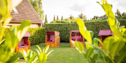 Hundehotel - Trink-/Fressnapf: im Zimmer - Langenhorn - Hier bei uns können Sie abschalten und den Alltag vergessen!
Überzeugen Sie sich selbst und finden Sie Ihr ganz persönliches kleines Glück in unserem Hotel im Herzen von St. Peter-Ording. Spüren Sie die Gemütlichkeit, lassen Sie sich umsorgen und freuen Sie sich auf unsere nordisch entspannte Gelassenheit. - Hotel Das kleine Glück
