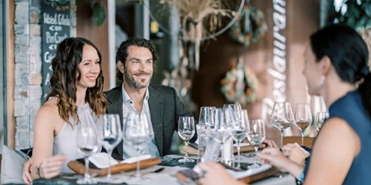 Hundehotel - Pools: Schwimmteich - Kulinarische Freuden in der RestoBar "DIE GÄRTNEREI" - Garten-Hotel Ochensberger