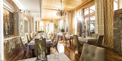Hundehotel - Pools: Schwimmteich - Glashaus in Ochensbergers Restaurant - Garten-Hotel Ochensberger