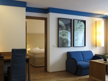 Gartenhotel Theresia****S - DAS "Grüne" Paradies für Zwei-& Vierbeiner Zimmerkategorien 2-Raum Suite "Mittagskogel"