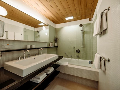 Hundehotel - Pools: Schwimmteich - Familien- & Gartenhotel Theresia****S