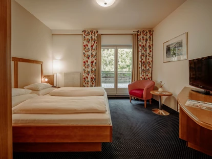 Hundehotel - Pools: Schwimmteich - Familien- & Gartenhotel Theresia****S