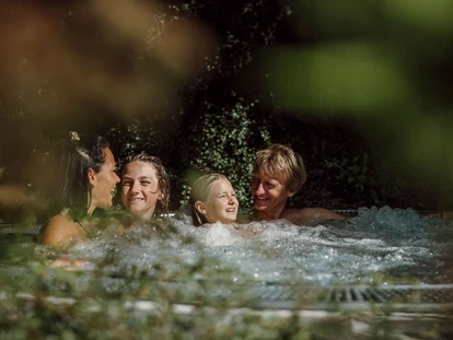 Hundehotel - Pools: Schwimmteich - Familien- & Gartenhotel Theresia****S