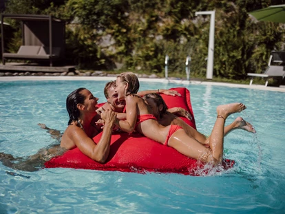 Hundehotel - Pools: Schwimmteich - Familien- & Gartenhotel Theresia****S