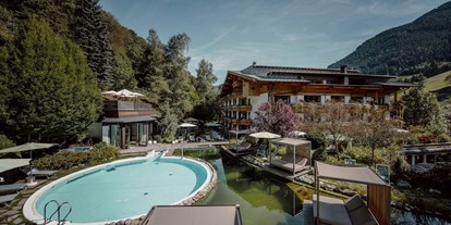 Hundehotel - Berchtesgaden - Gartenhotel Theresia
Schwimmbecken, Naturschwimmteich, Whirlpool - Gartenhotel Theresia****S - DAS "Grüne" Paradies für Zwei-& Vierbeiner