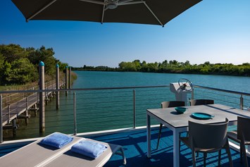 Urlaub-mit-Hund: Blick vom Houseboat - Marina Azzurra Resort