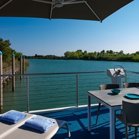 Urlaub-mit-Hund: Blick vom Houseboat - Marina Azzurra Resort