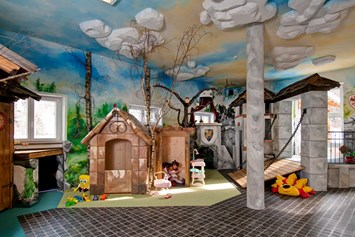 Ferienhaus mit Hund: Smileys Kinderhotel Spielezimmer - Smileys Fluss Chalet