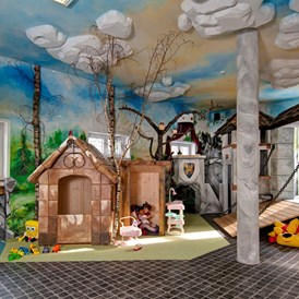 Ferienhaus mit Hund: Smileys Kinderhotel Spielezimmer - Smileys Fluss Chalets