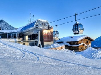 Familien und Vitalhotel Mühlpointhof ***S Ausflüge mit Hund Winter: Skigebiet Almenwelt Lofer