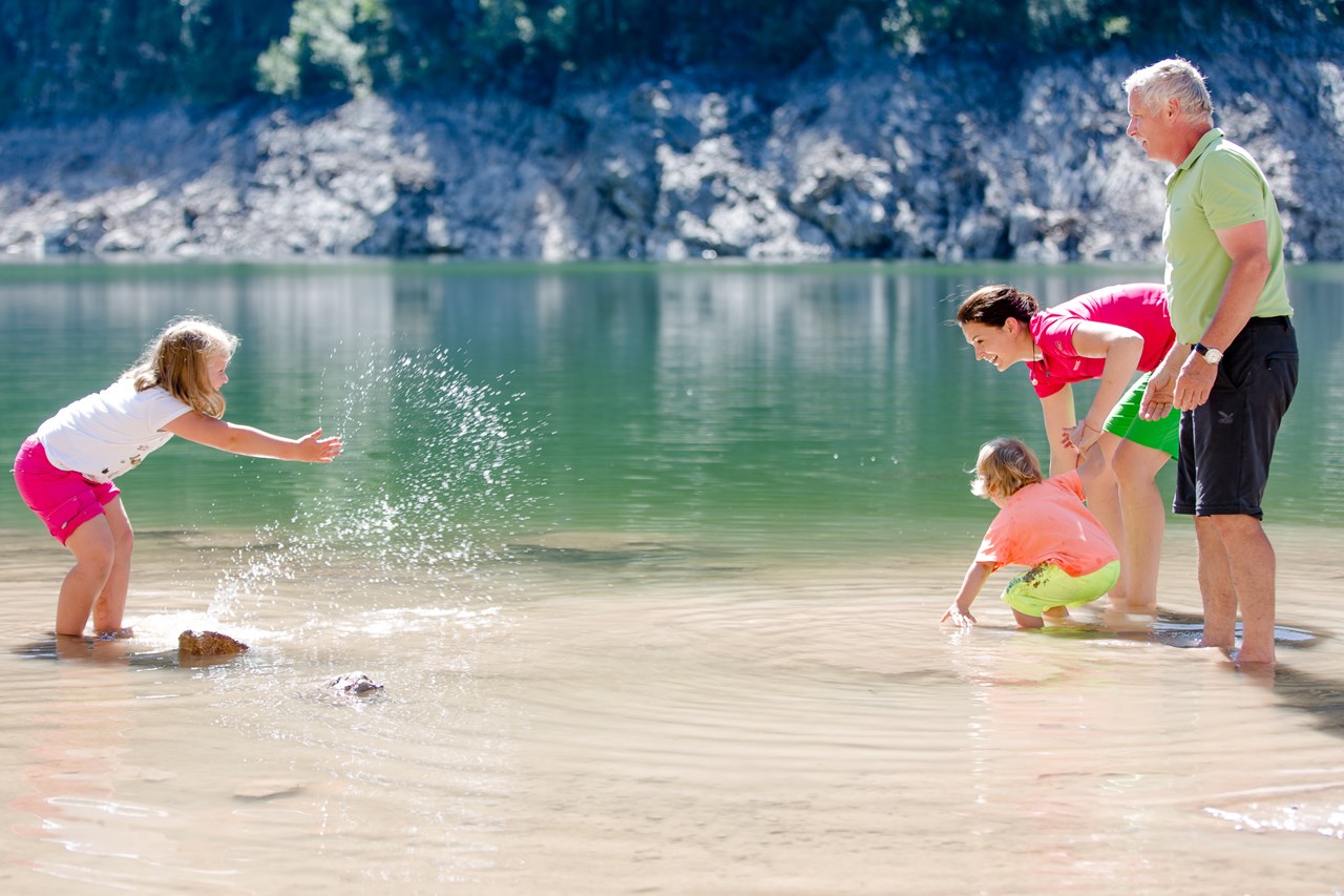 Familien und Vitalhotel Mühlpointhof ***S Ausflüge mit Hund Sommer: Naturbadegebiet Vorderkaser