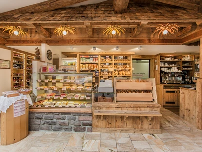 Hundehotel - Pools: Schwimmteich - Restaurant S'Körberl: Bäckerei - Familien und Vitalhotel Mühlpointhof ***S